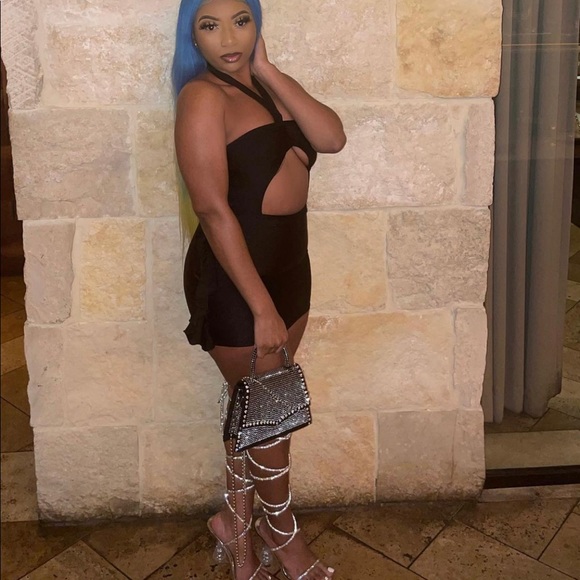 ❤️‍🔥 Super Sexy Halter Mini Dress ❤️‍🔥 - Picture 6 of 7